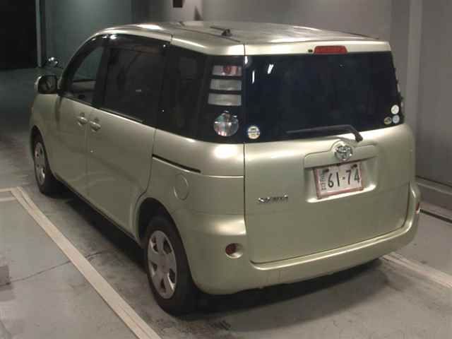 2007 Toyota Sienta X LTD auction photo 2