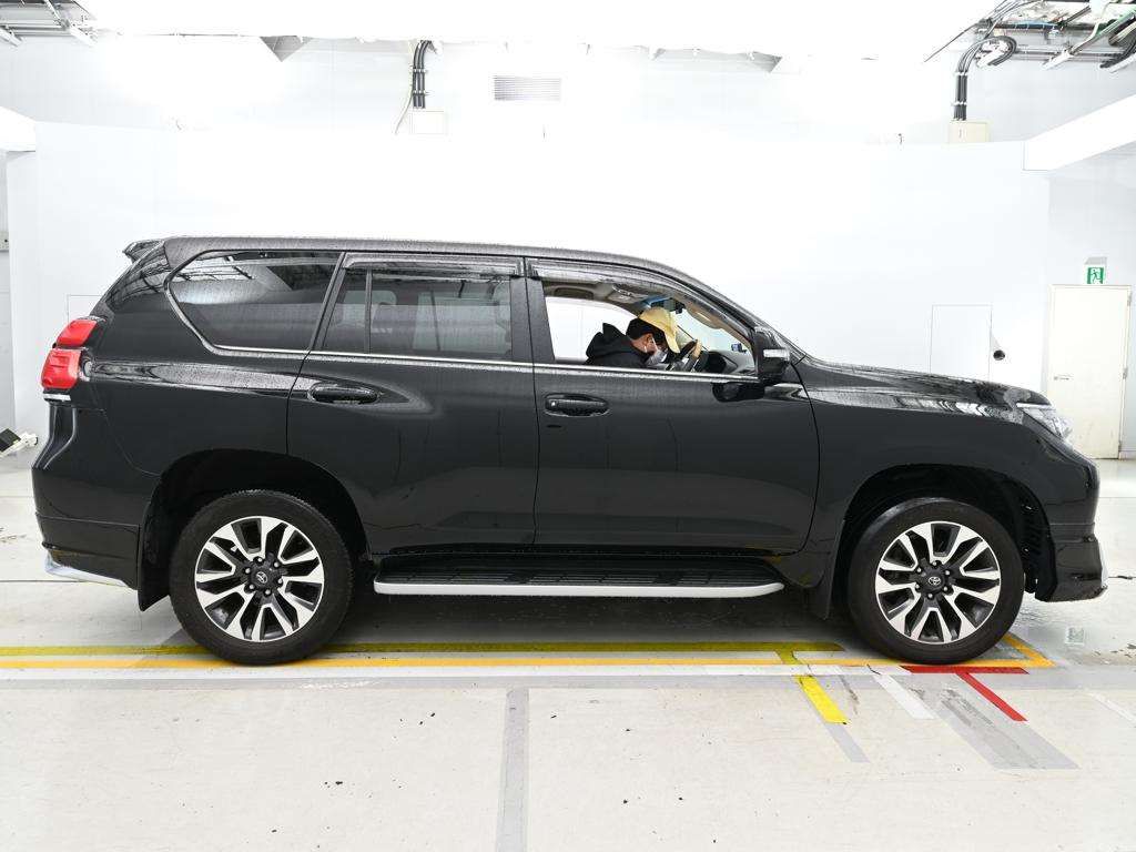 2023 Toyota Land Cruiser Prado TZ-G 4WD auction photo 3