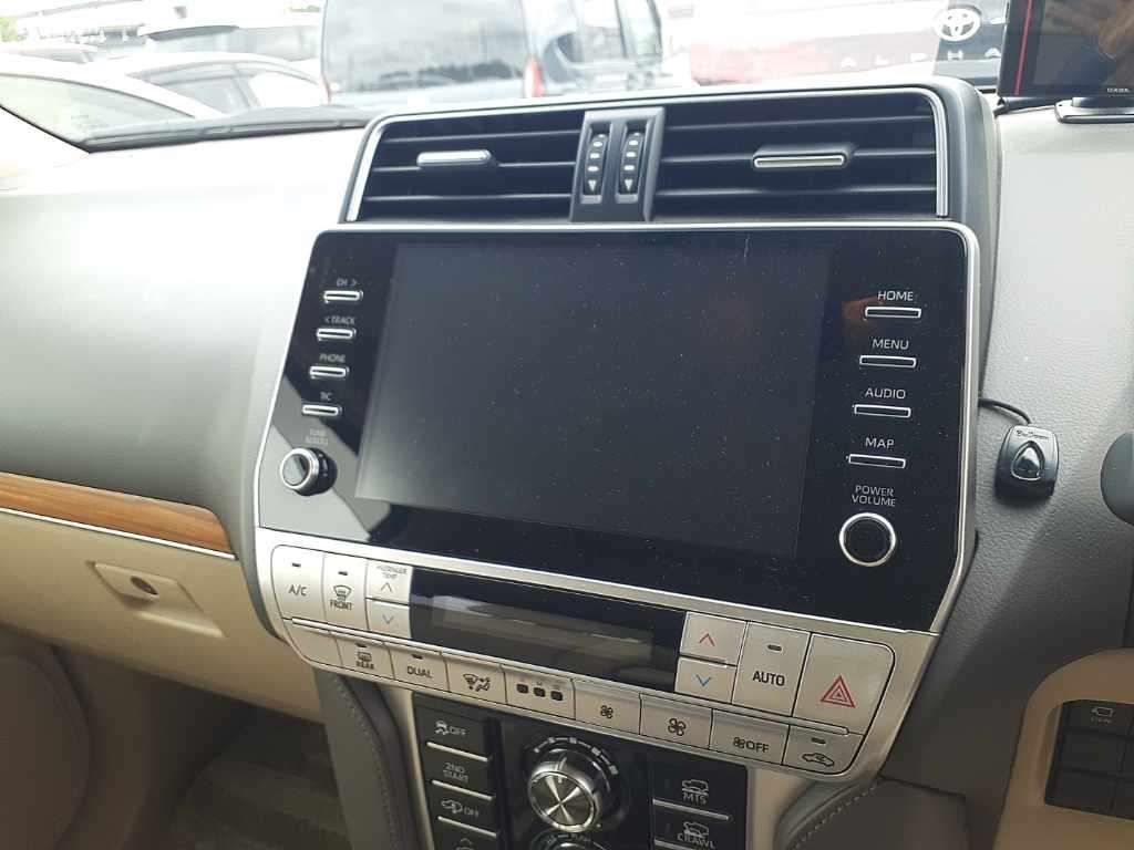 2023 Toyota Land Cruiser Prado TZ-G 4WD auction photo 12