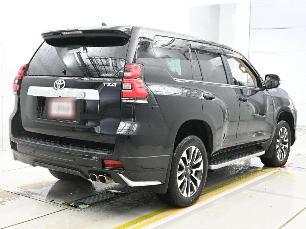 2023 Toyota Land Cruiser Prado TZ-G 4WD auction photo 2