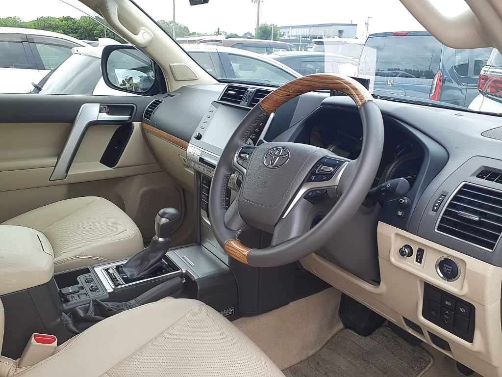 2023 Toyota Land Cruiser Prado TZ-G 4WD auction photo 9