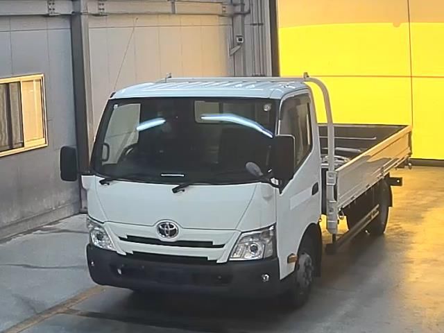 2021 Toyota Dyna Flatbed Japan auction vehicle