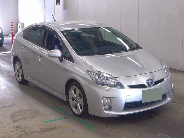 2010 Toyota Prius S Touring Selection Japan auction vehicle