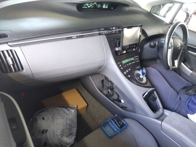 2010 Toyota Prius S Touring Selection auction photo 3