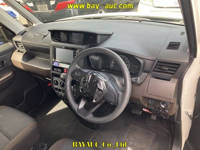 2022 Toyota Roomy X auction photo 3