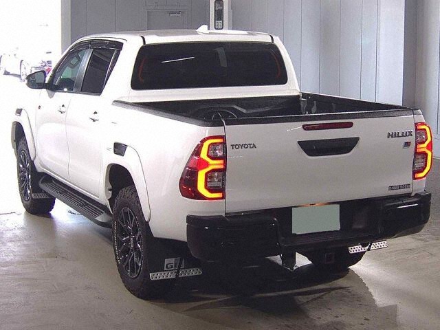 2023 Toyota Hilux Z GRスポーツ 4WD auction photo 2