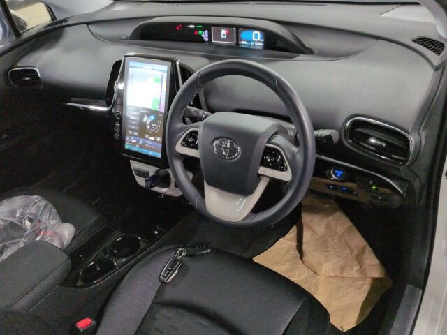 2018 Toyota Prius PHEV Sナビパッケージ auction photo 3