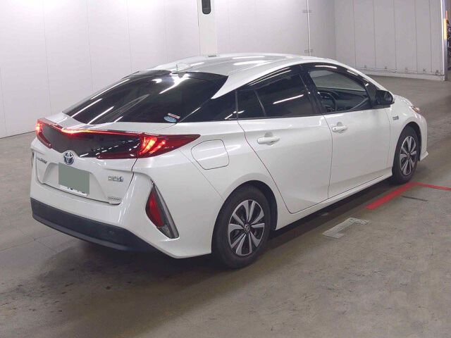 2018 Toyota Prius PHEV Sナビパッケージ auction photo 5