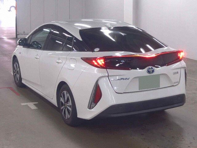 2018 Toyota Prius PHEV Sナビパッケージ auction photo 2