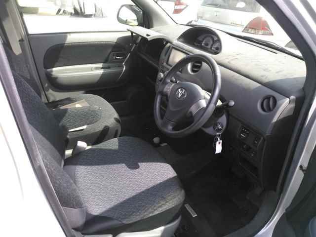 2014 Toyota Sienta DICE G auction photo 3