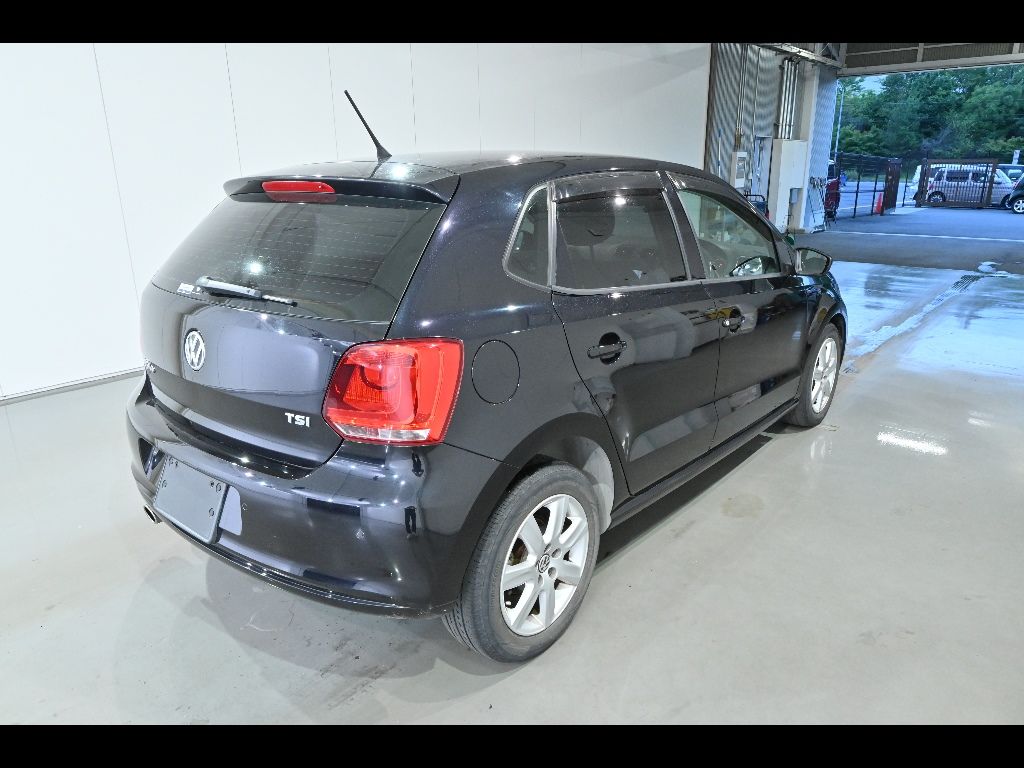 2013 Volkswagen ポロ 5HB TSIハイライン auction photo 2