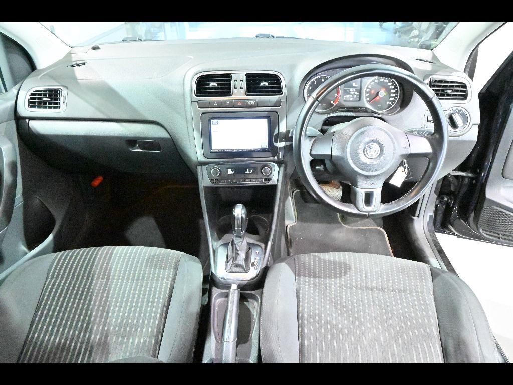 2013 Volkswagen ポロ 5HB TSIハイライン auction photo 3