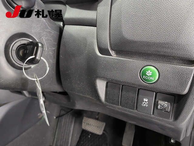 2016 Honda Fit 4WD 13G auction photo 4