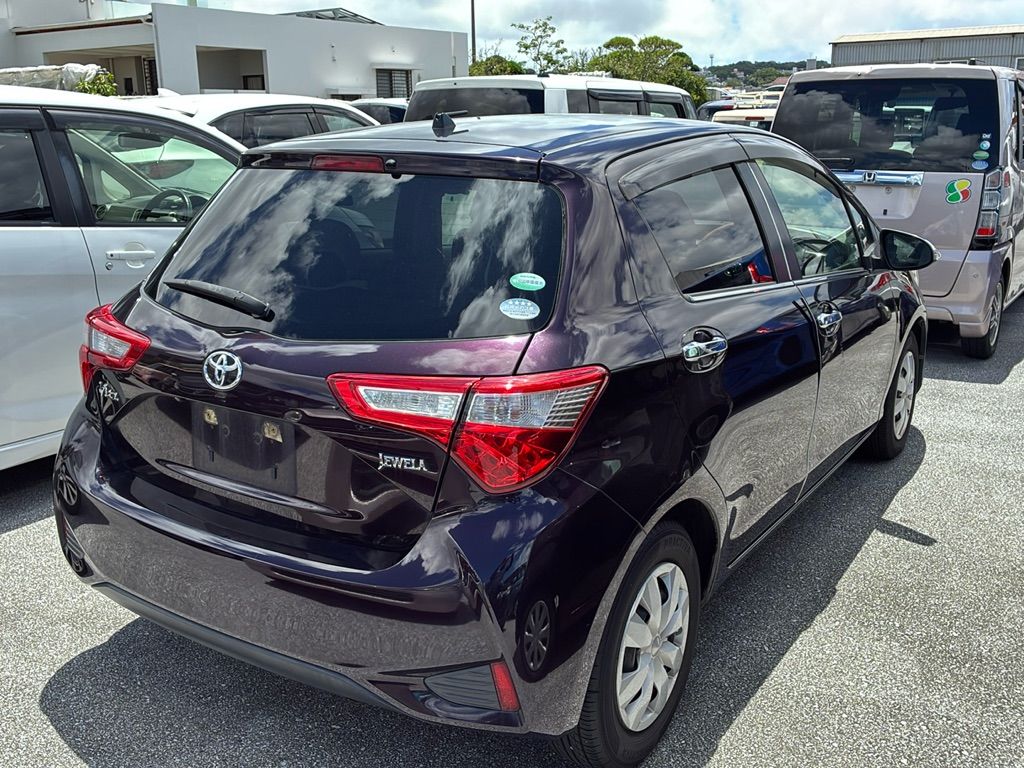 2017 Toyota ヴィッツ 5HB Jewela auction photo 2