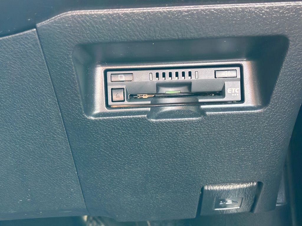 2017 Toyota ヴィッツ 5HB ジュエラ auction photo 12