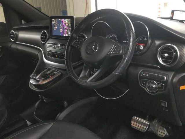 2017 Mercedes-Benz V-Class V220D Sport Red Safe auction photo 3