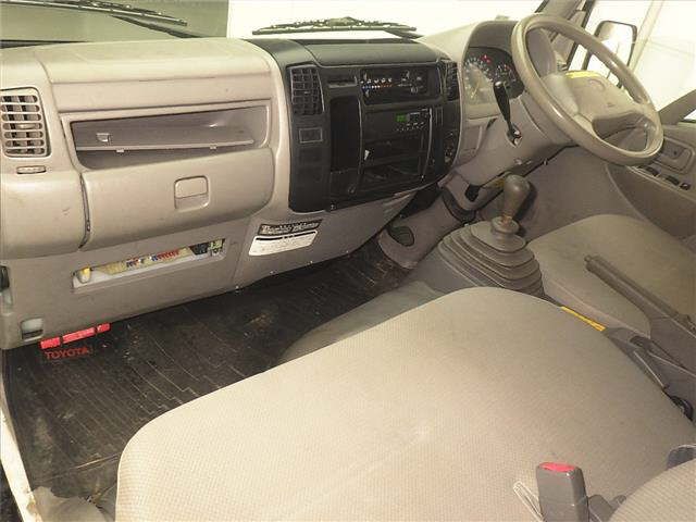 2010 Toyota Dyna 4WD Wキャブ PG auction photo 4