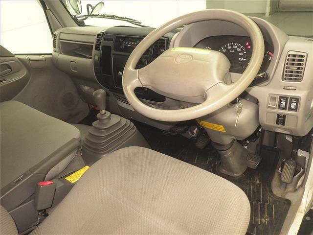 2010 Toyota Dyna 4WD Wキャブ PG auction photo 3