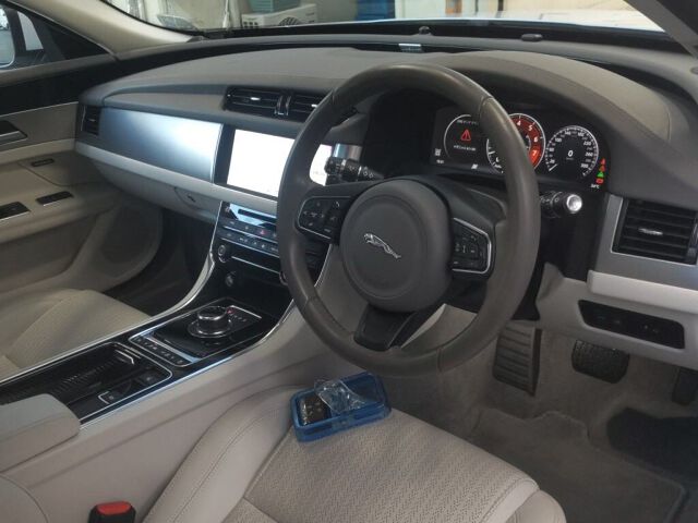 2017 Jaguar XF Prestige auction photo 3