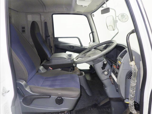 2016 Mitsubishi Fuso Fighter With crane auction photo 5