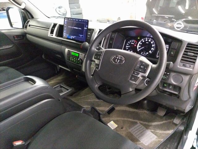 2023 Toyota Hiace キャンピング 4WD auction photo 3