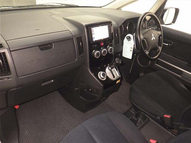 2015 Mitsubishi Delica D:5 4WD D Power Package auction photo 4