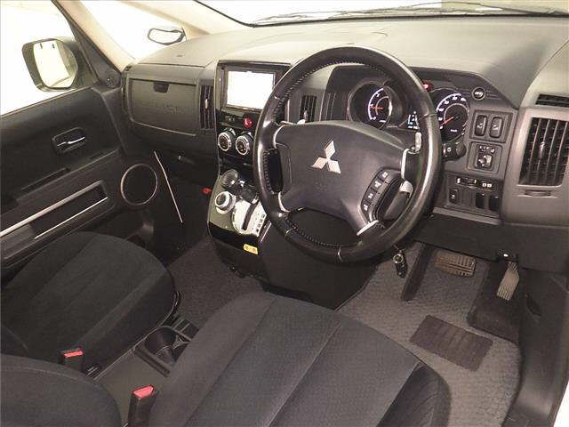 2015 Mitsubishi Delica D:5 4WD D Power Package auction photo 3