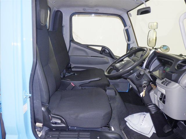 2017 Mitsubishi Fuso Canter Flatbed auction photo 5