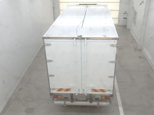 2017 Isuzu Forward Refrigerated and frozen trucks auction photo 3