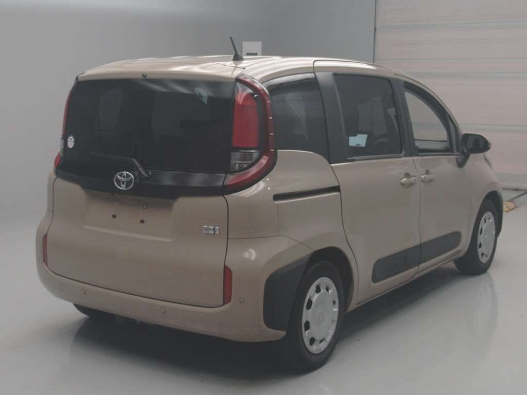 2023 Toyota Sienta Hybrid G auction photo 2