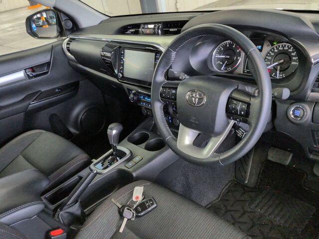2023 Toyota Hilux Z 4WD auction photo 6
