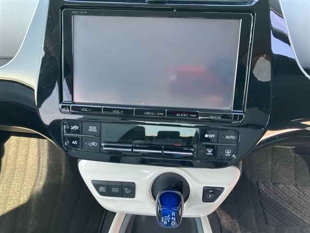 2017 Toyota Prius Sツーリングセレクション auction photo 6