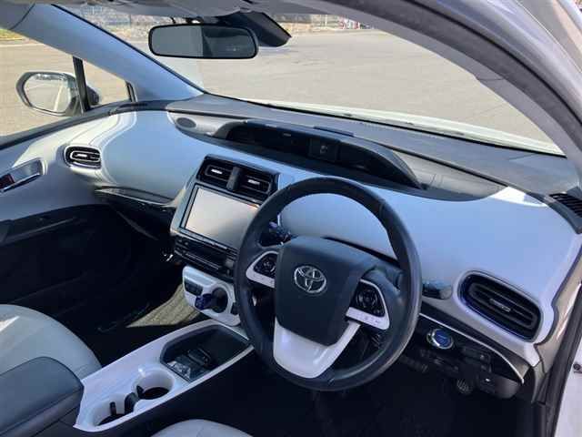 2017 Toyota Prius Sツーリングセレクション auction photo 3
