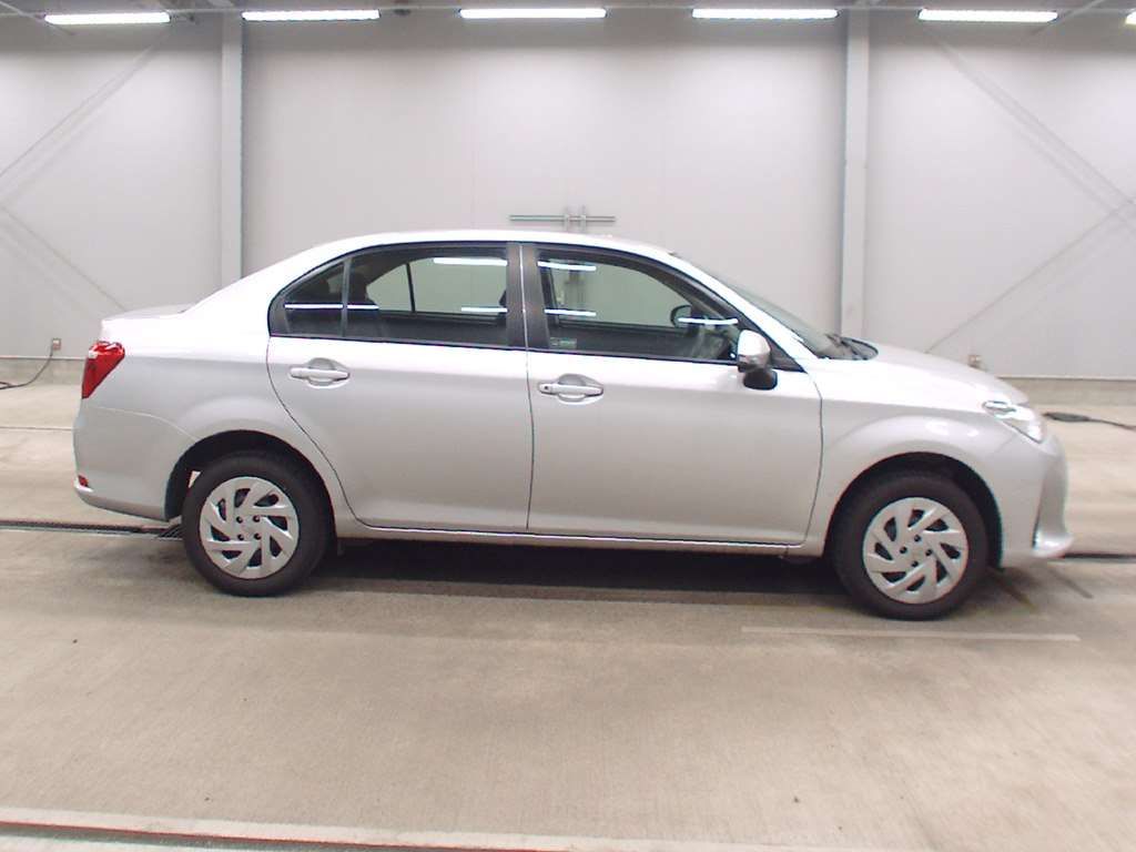 2021 Toyota Corolla Axio EX 4WD auction photo 3