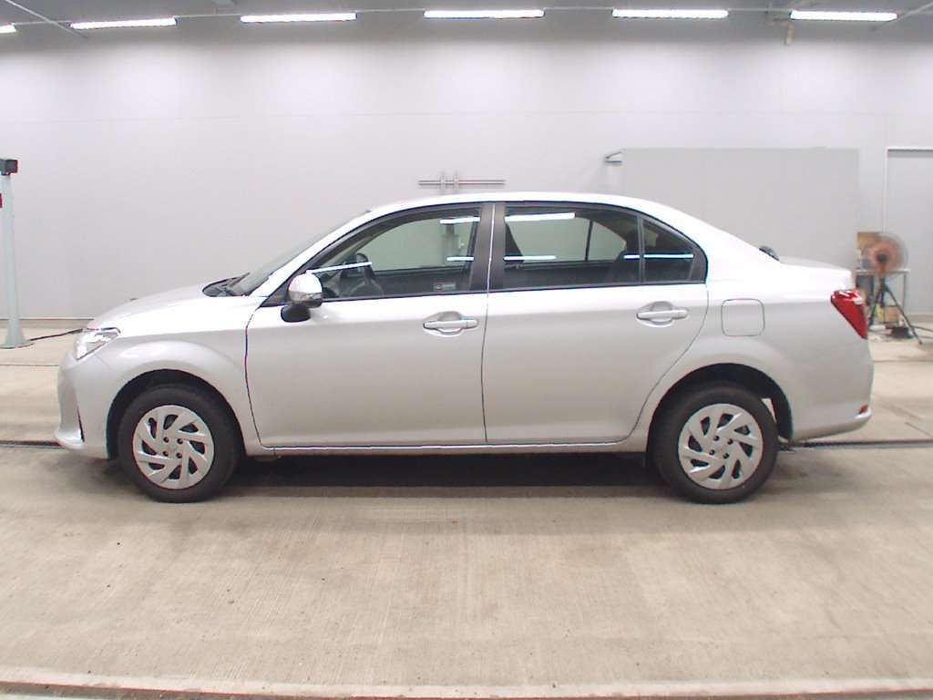 2021 Toyota Corolla Axio EX 4WD auction photo 4