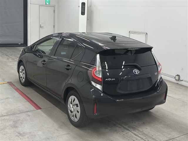2021 Toyota Aqua S auction photo 2