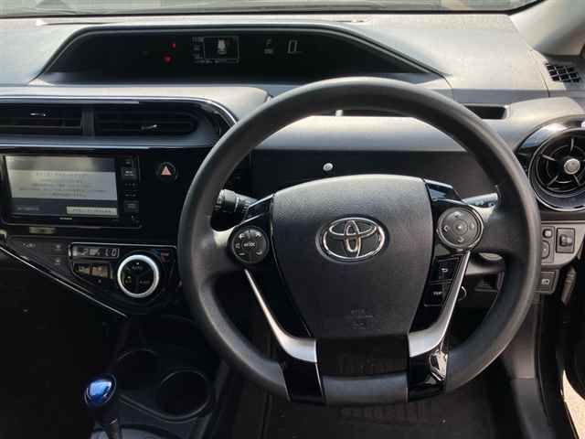 2021 Toyota Aqua S auction photo 3