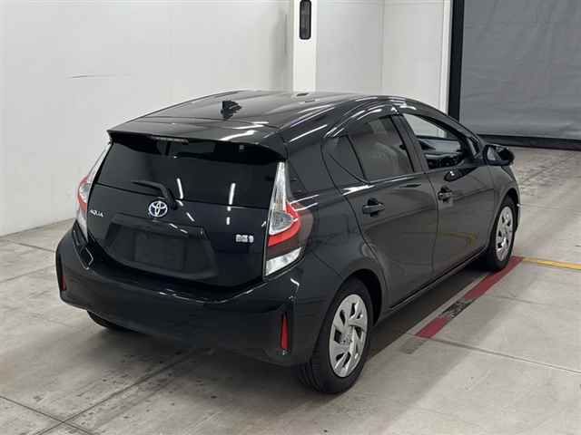 2021 Toyota Aqua S auction photo 5