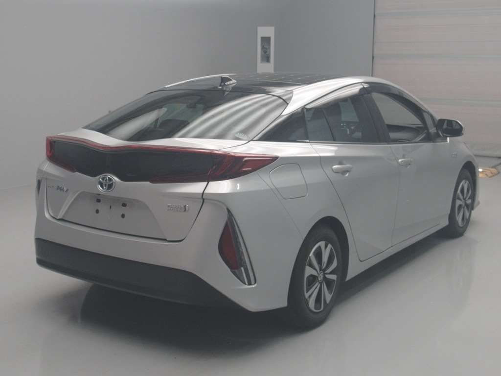 2020 Toyota Prius PHEV S auction photo 2