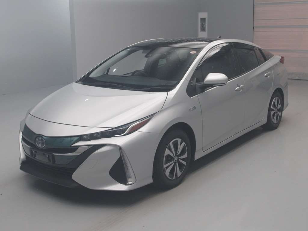 2020 Toyota Prius PHEV S Japan auction vehicle