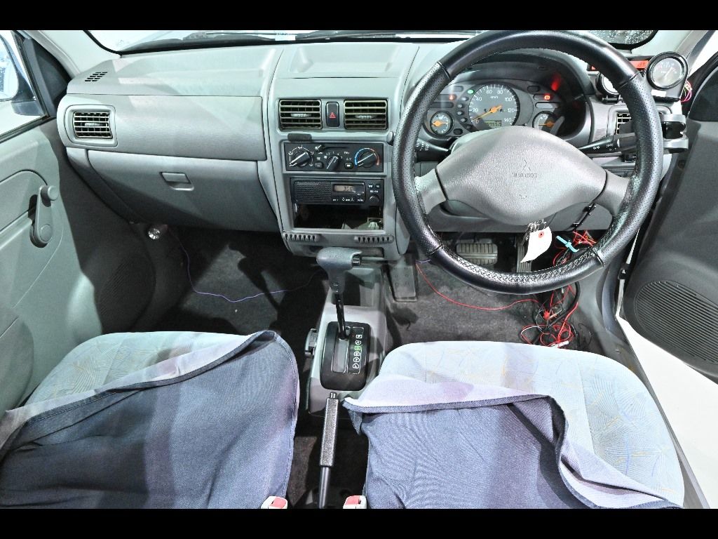 2010 Mitsubishi ミニカ バン 5D 4WD ライラ auction photo 3