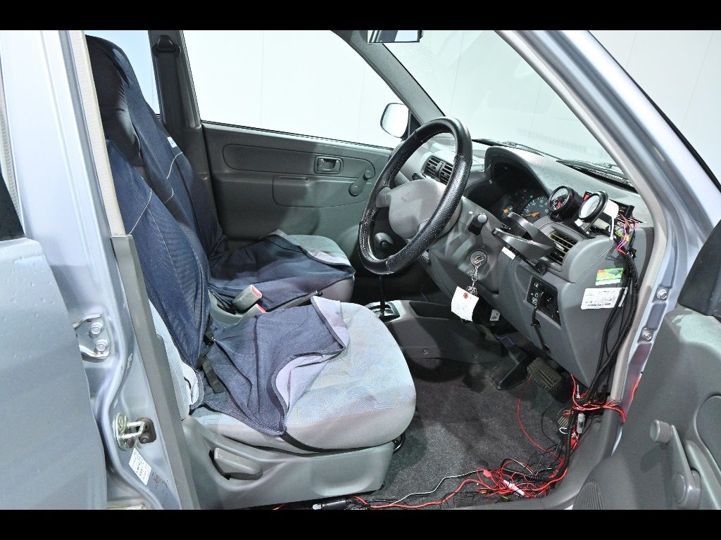 2010 Mitsubishi ミニカ バン 5D 4WD ライラ auction photo 6