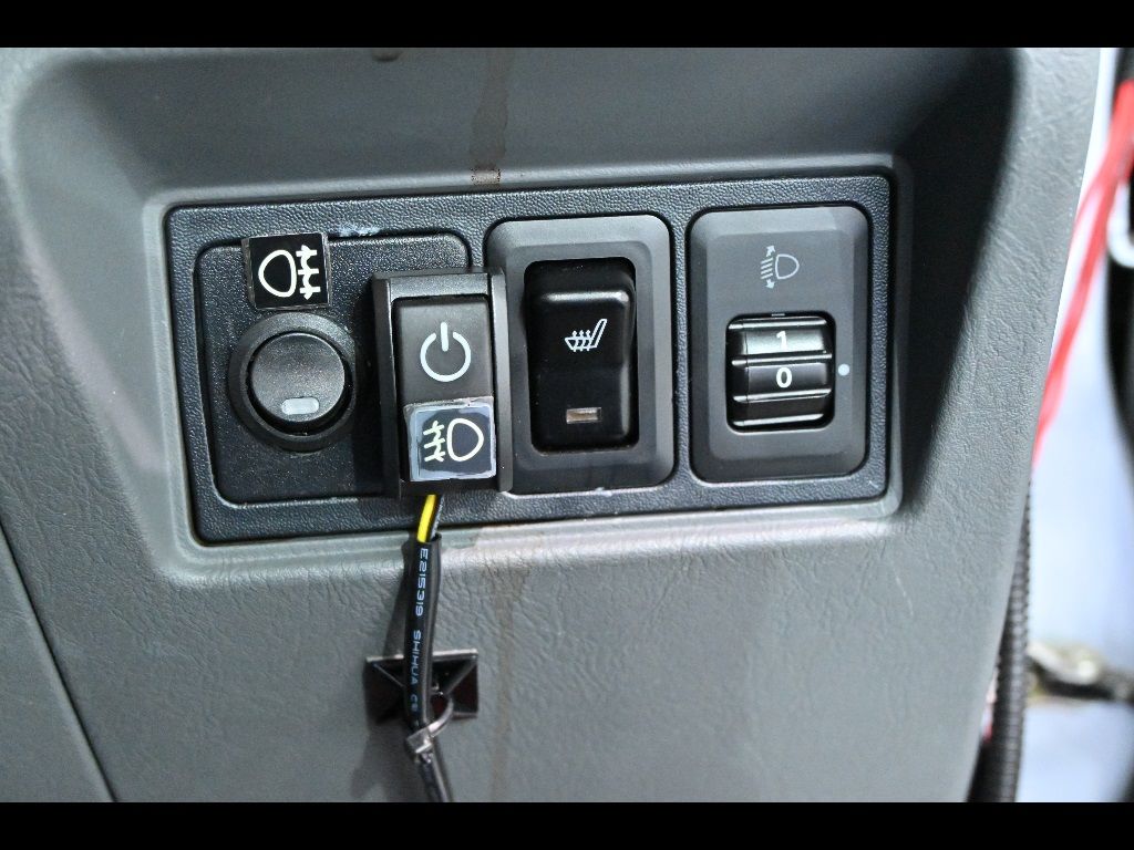 2010 Mitsubishi ミニカ バン 5D 4WD ライラ auction photo 8