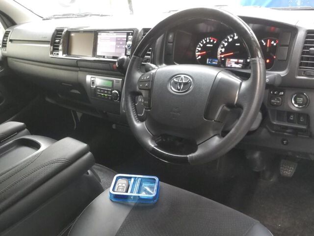 2018 Toyota Hiace L Super GL Dark 4WD auction photo 3