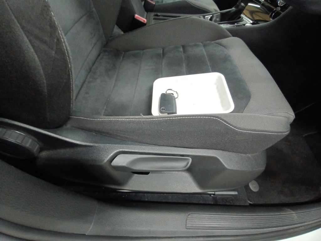 2016 Volkswagen VW ゴルフ TSIハイラインブルーモーション auction photo 10
