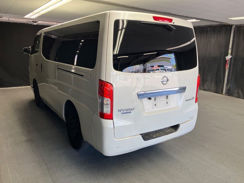 2017 Nissan NV350 Caravan プレミアムGX エマージェンシーブレーキパッケージ auction photo 2