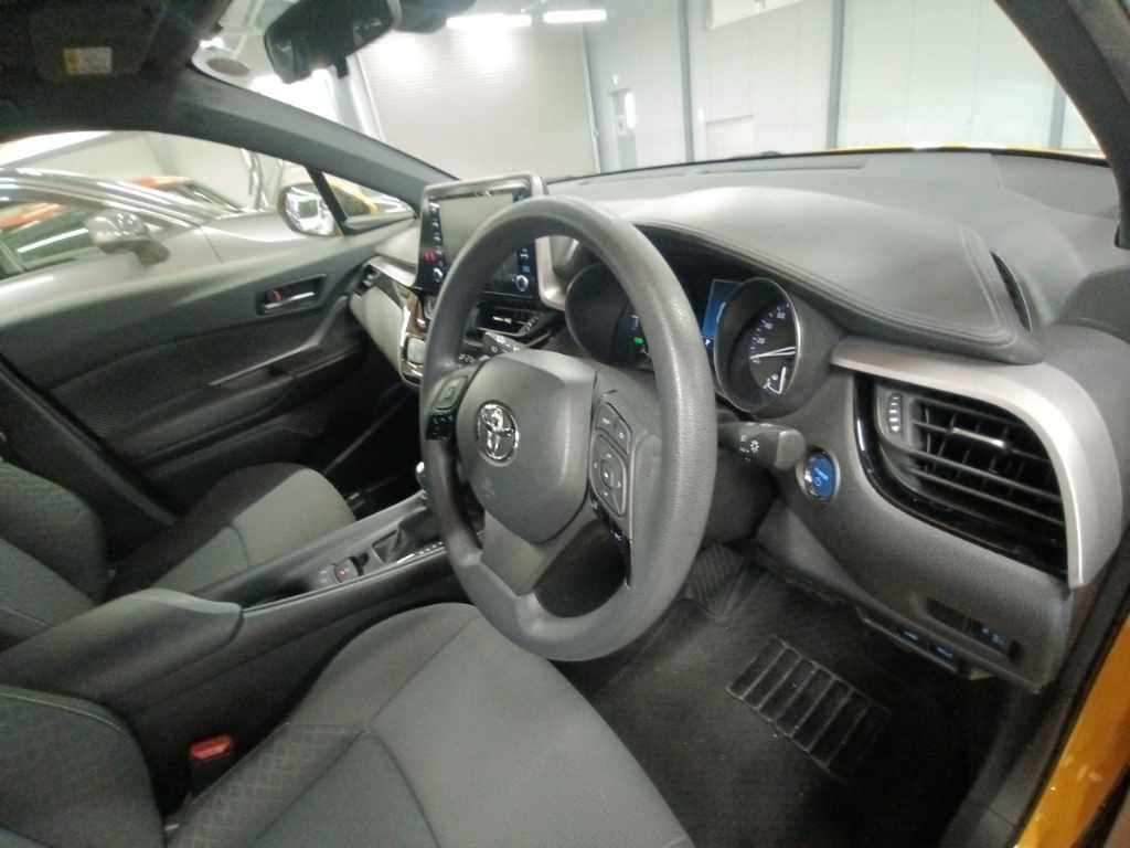 2022 Toyota C-HR S auction photo 9