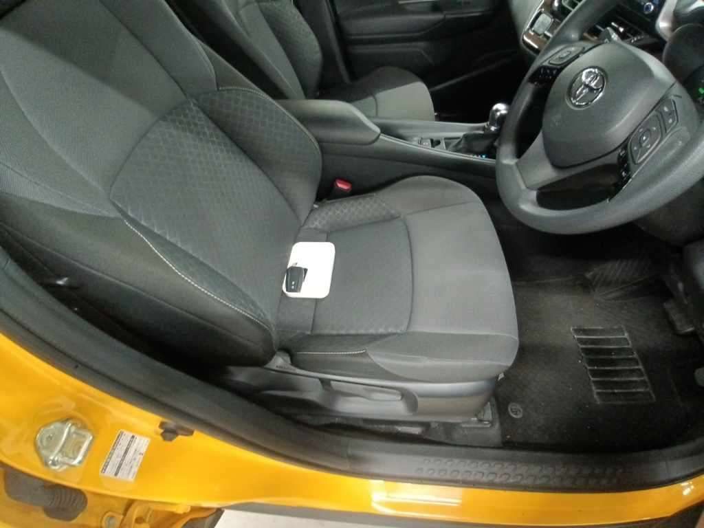 2022 Toyota C-HR S auction photo 10