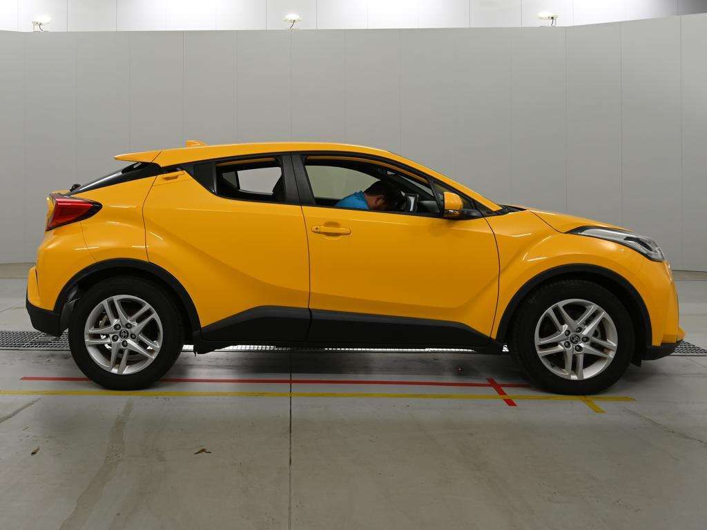 2022 Toyota C-HR S auction photo 3