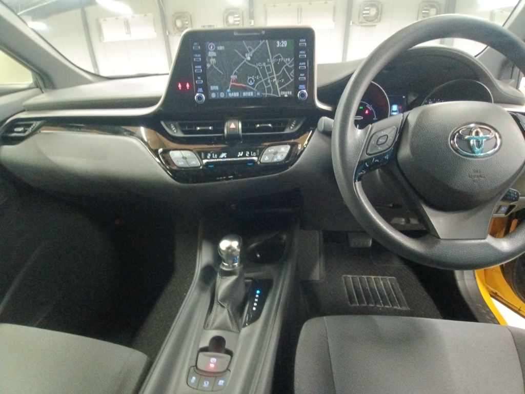 2022 Toyota C-HR S auction photo 11